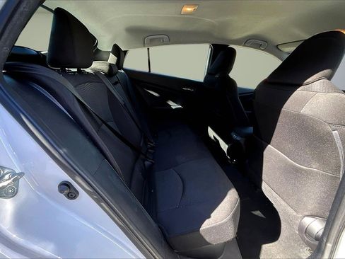 Used 2022 Toyota Prius L Eco image 25