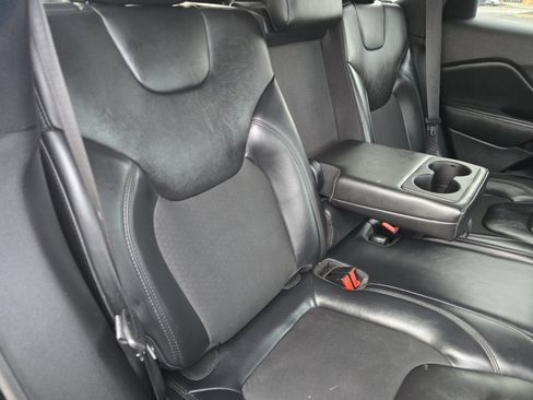 Used 2019 Jeep Cherokee Latitude Plus image 20