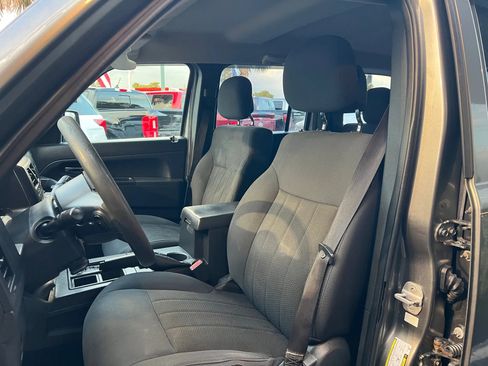 Used 2012 Jeep Liberty Sport image 12