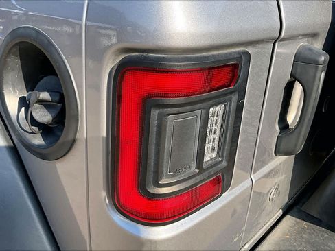 Used 2018 Jeep Wrangler Unlimited Sport S AWD/4WD image 26