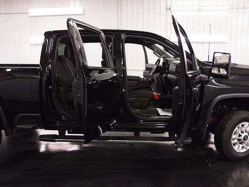 Used 2025 Chevrolet Silverado 2500 LT w/ Convenience Package image 26