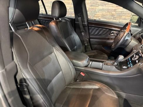 Used 2017 Ford Taurus Limited FWD image 32