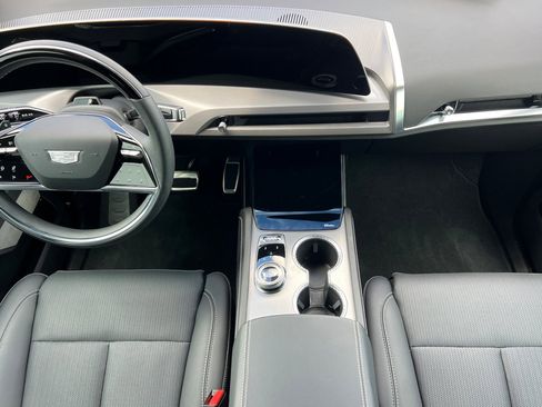 Used 2026 Cadillac Vistiq Luxury image 15