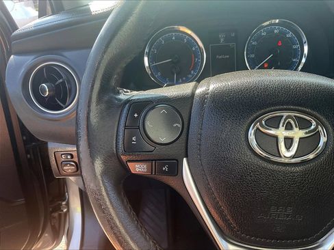 Used 2017 Toyota Corolla SE w/ Carpet Mat Package (TMS) FWD image 10