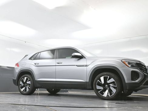 Used 2025 Volkswagen Atlas Cross Sport SE FWD image 51
