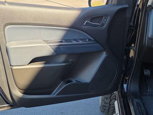 Used 2020 Chevrolet Colorado Z71 image 11