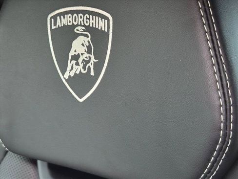 Used 2022 Lamborghini Urus AWD/4WD image 16