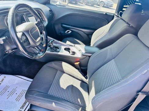 Used 2015 Dodge Challenger SXT RWD image 17