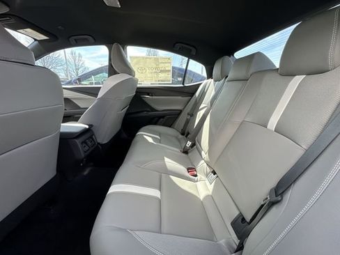 Used 2025 Toyota Camry SE image 9