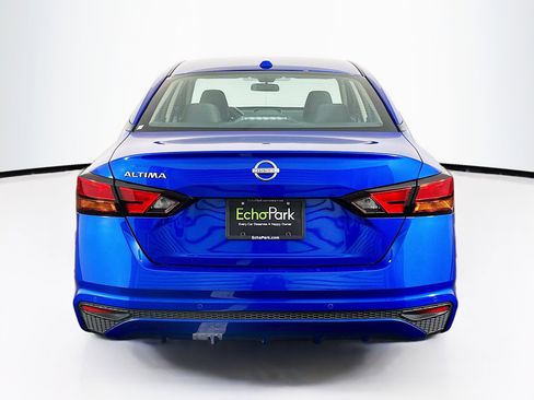 Used 2025 Nissan Altima 2.5 SV image 7