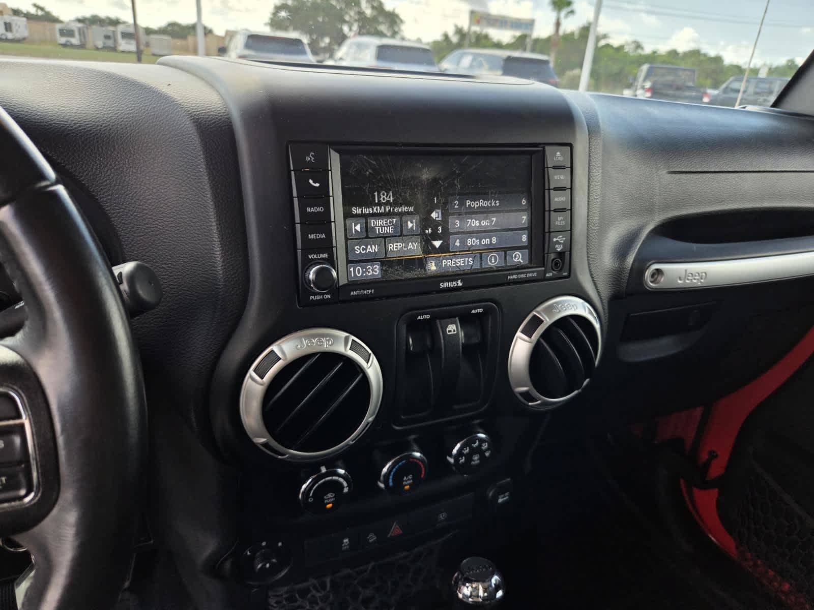 Used 2018 Jeep Wrangler Sahara w/ Connectivity Group AWD/4WD image 17