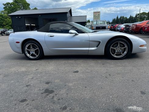 Used 1998 Chevrolet Corvette Convertible w/ Performance Handling Pkg RWD image 5