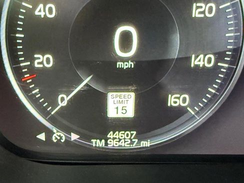 Used 2019 Volvo XC60 T5 R-Design image 21