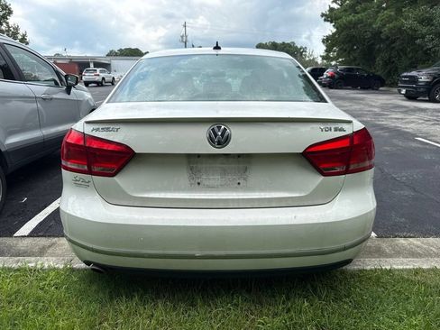Used 2015 Volkswagen Passat TDI SEL Premium FWD image 2
