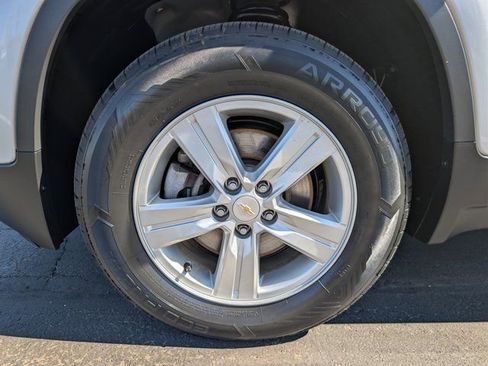 Used 2022 Chevrolet Trax LT w/ LT Convenience Package image 27