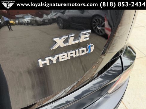Used 2017 Toyota RAV4 XLE AWD/4WD image 8