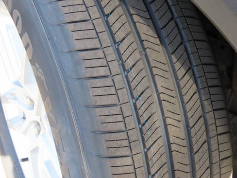 Used 2025 Ford Explorer Active RWD image 8