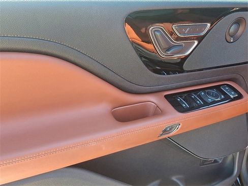 Used 2025 Lincoln Aviator Reserve w/ Jet Appearance Package image 12