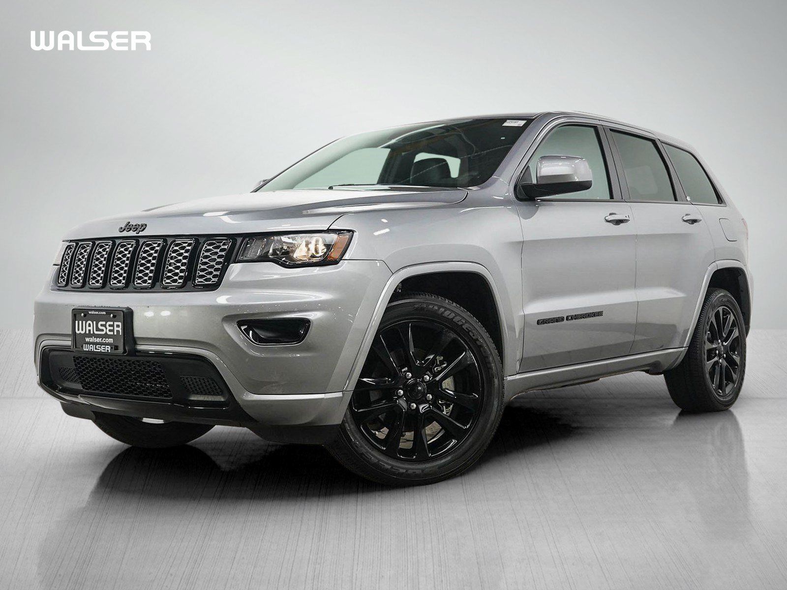 Used 2020 Jeep Grand Cherokee Altitude RWD image 1