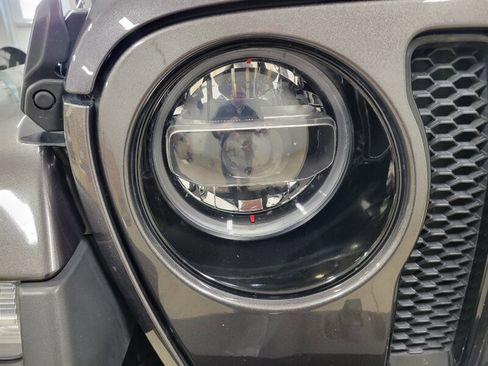 Used 2021 Jeep Wrangler Unlimited Sahara AWD/4WD image 15