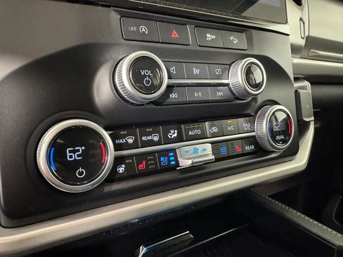 Used 2024 Ford Expedition Max XLT image 22
