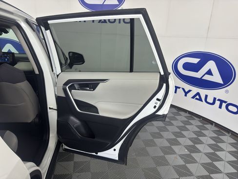 Used 2020 Toyota RAV4 XLE w/ Convenience Package image 38