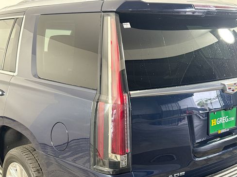 Used 2018 Cadillac Escalade Premium Luxury image 36