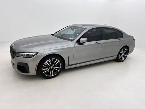 Certified 2022 BMW 740i xDrive w/ M Sport Package image 5