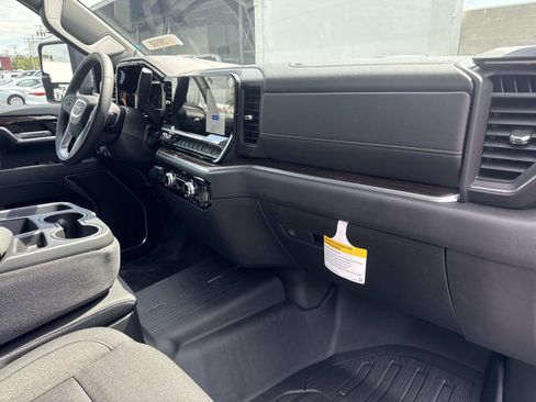 New 2025 GMC Sierra 2500 SLE w/ SLE Value Package; image 27