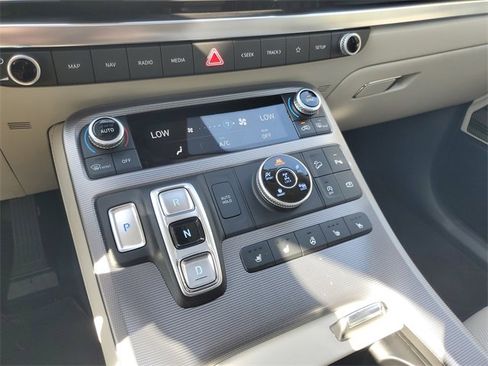Used 2023 Hyundai Palisade Calligraphy image 25
