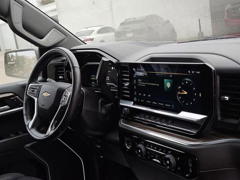 Used 2022 Chevrolet Silverado 1500 LT image 11