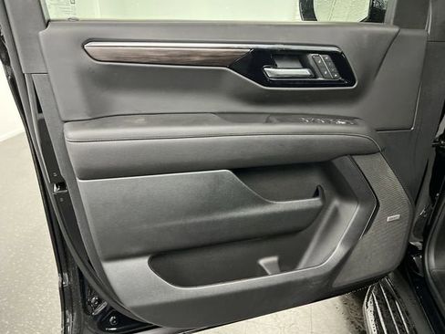 New 2025 Chevrolet Suburban Premier AWD/4WD image 23