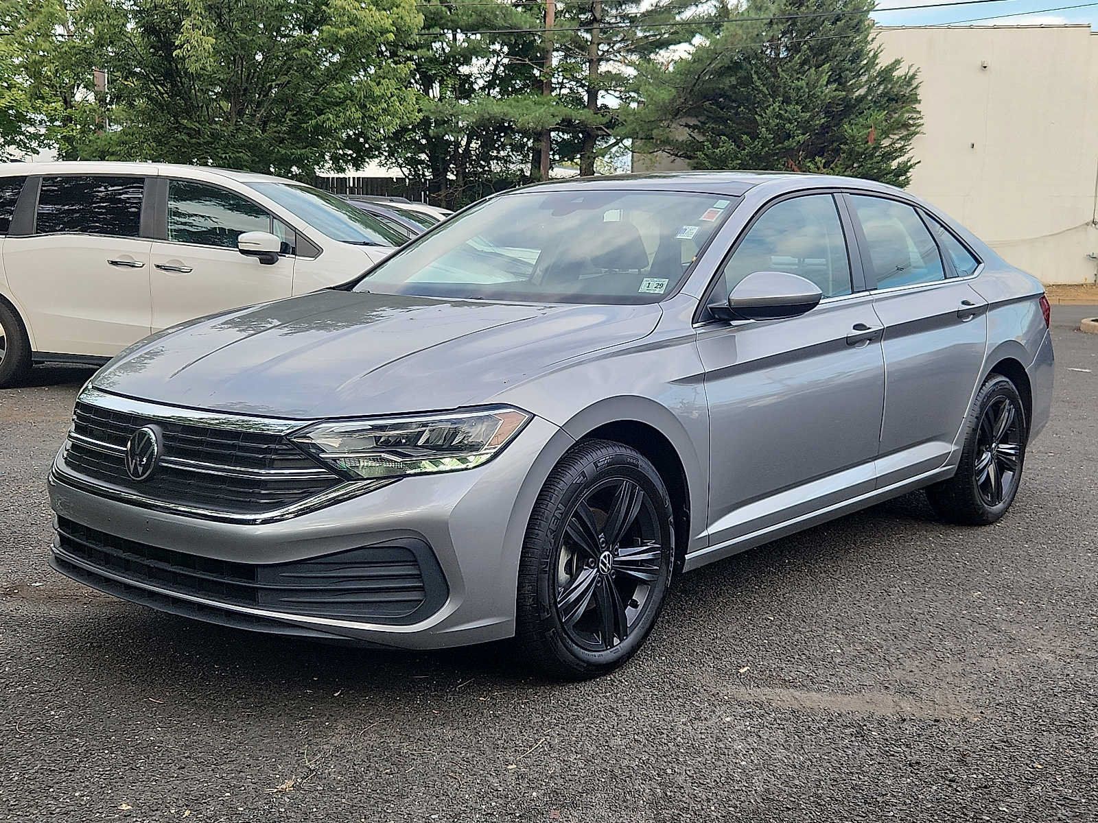 Used 2023 Volkswagen Jetta SE FWD image 3