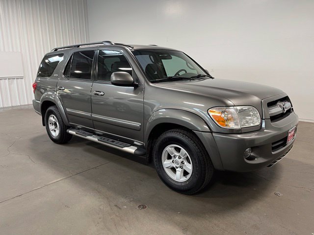Used 2005 Toyota Sequoia SR5 RWD image 1