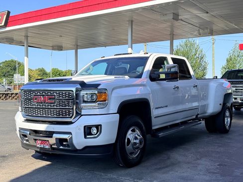 Used 2019 GMC Sierra 3500 Denali w/ Duramax Plus Package AWD/4WD image 6
