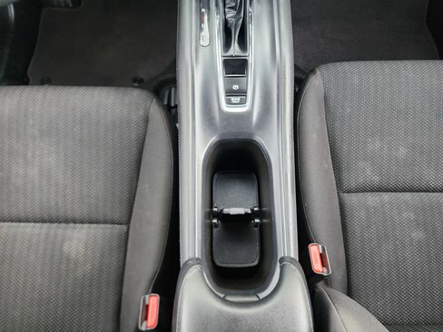 Used 2018 Honda HR-V LX image 38