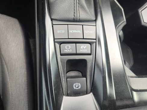 Used 2025 Toyota Camry LE FWD image 11