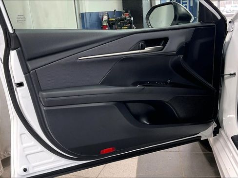 Used 2025 Toyota Camry SE image 9
