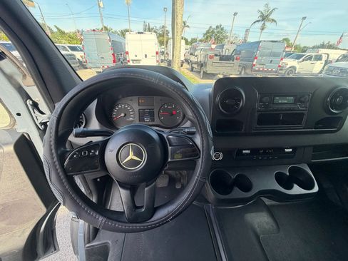 Used 2019 Mercedes-Benz Sprinter 170 image 14