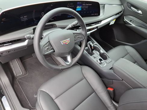 Used 2025 Cadillac XT4 Premium Luxury image 10