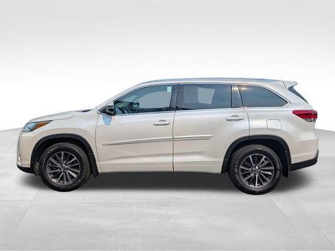 Used 2018 Toyota Highlander XLE AWD/4WD image 2