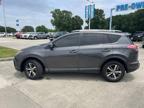 Used 2018 Toyota RAV4 XLE FWD image 3