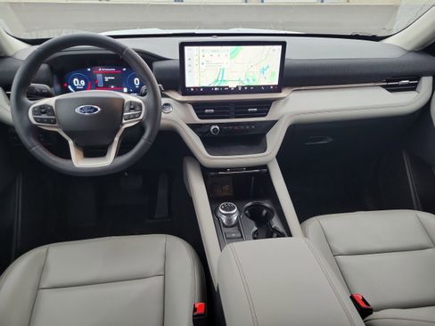 Used 2025 Ford Explorer Active w/ Active Comfort Package image 13