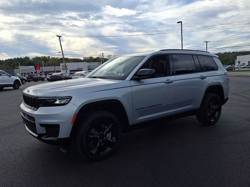 New 2025 Jeep Grand Cherokee L Altitude image 6