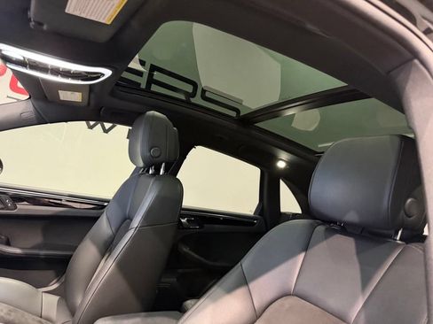 Used 2021 Porsche Macan AWD/4WD image 32