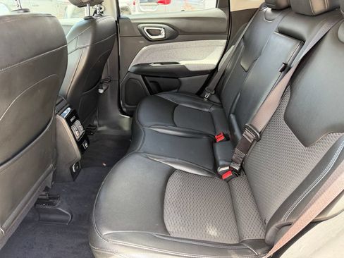 Used 2022 Jeep Compass Latitude AWD/4WD image 9