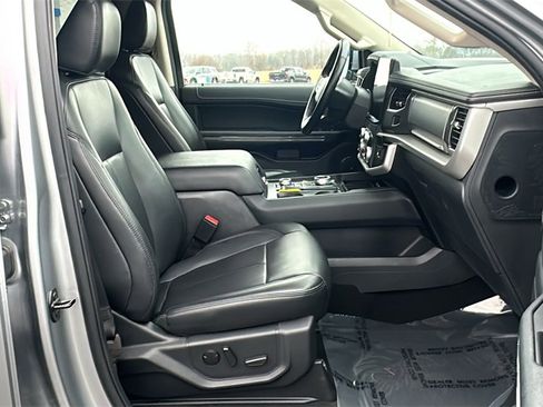 Used 2024 Ford Expedition XLT image 32