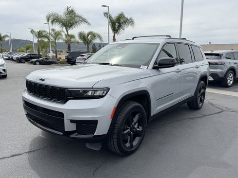 Used 2021 Jeep Grand Cherokee L Laredo AWD/4WD image 5