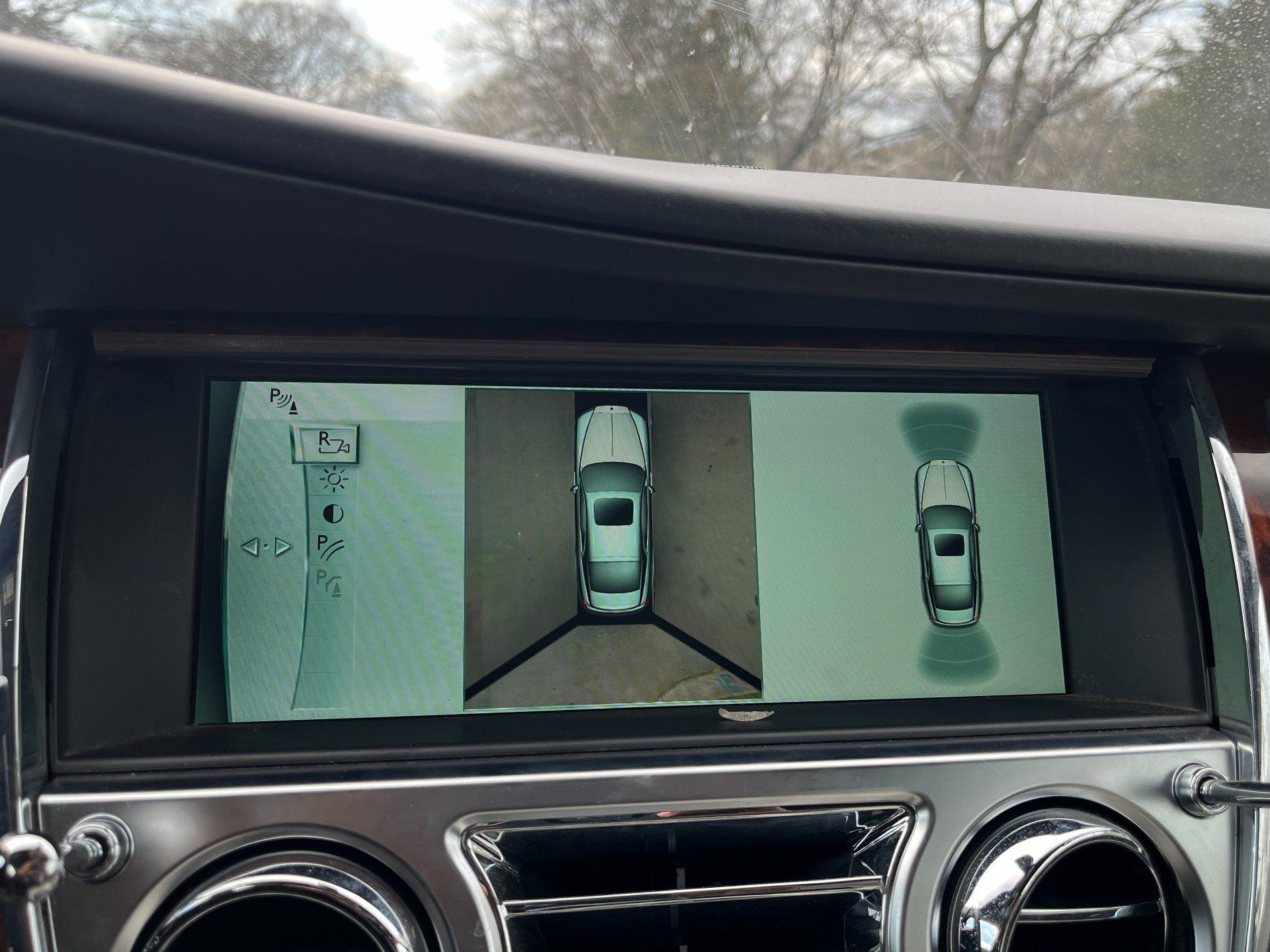 Used 2016 Rolls-Royce Wraith RWD image 40