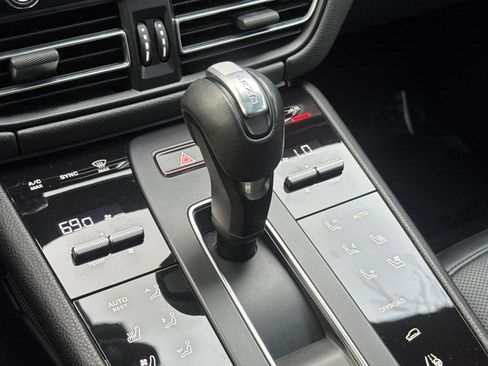 Used 2024 Porsche Macan image 22